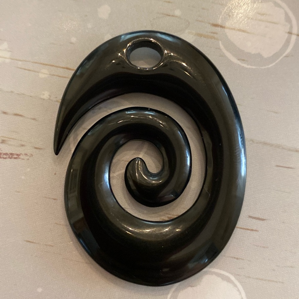 Spiral black pendant